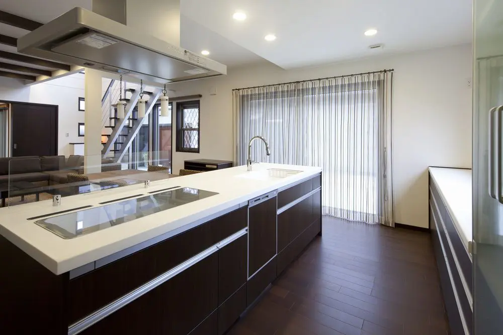 ダークブラウンを取り入れた高級感漂う空間デザイン - 大阪・兵庫