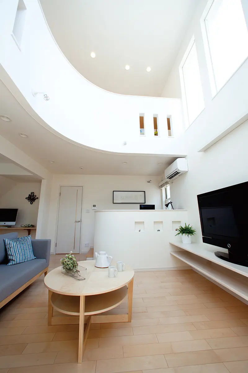 アーチ壁やカーブによって柔らかい雰囲気を取り入れる可愛いお家