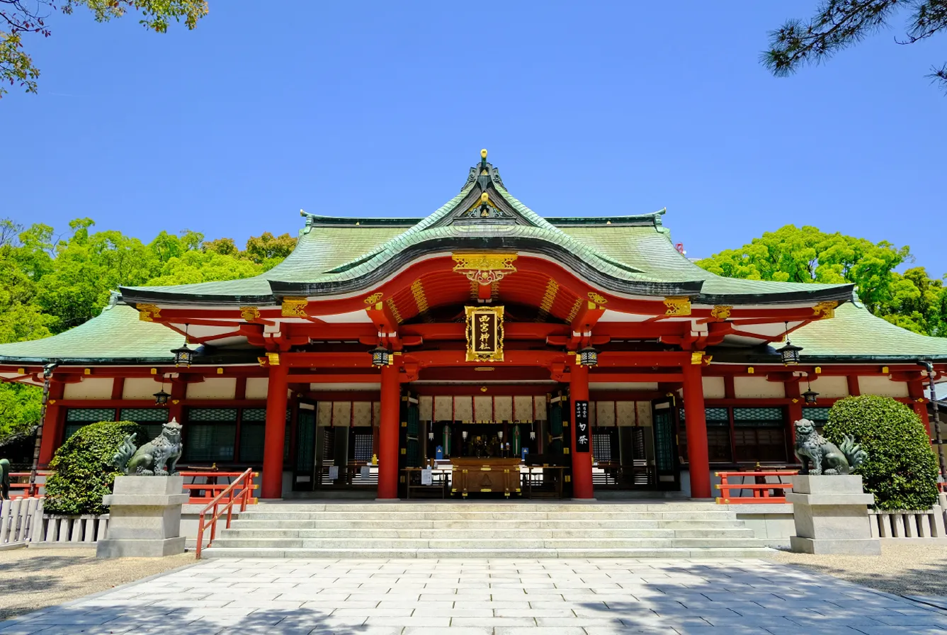 珍しい構造の本殿が有名な西宮神社