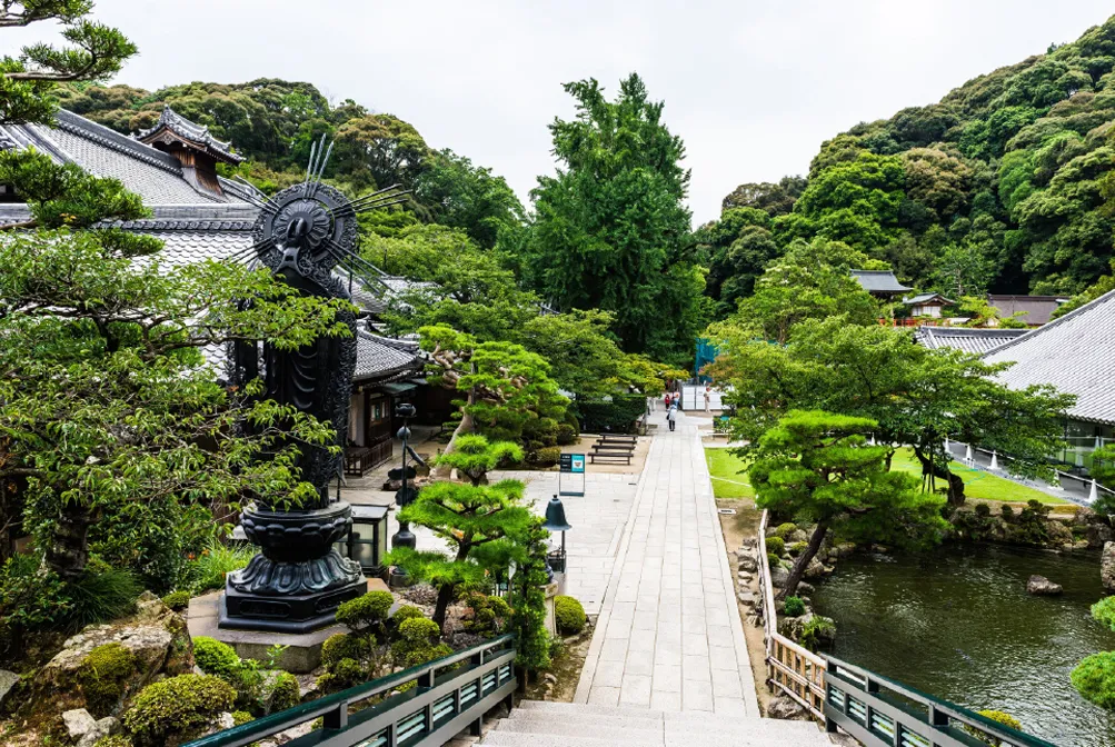 荒神さんとして親しまれている清荒神清澄寺