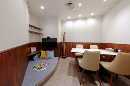 関西不動産販売(株)宝塚店の商談スペース