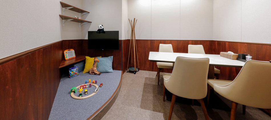 関西不動産販売(株)宝塚店の商談スペース